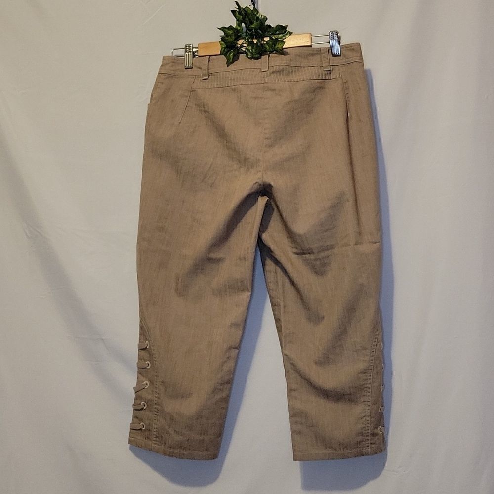 Lanalee. Women's Capris. Unique Style. Size 8. Excellent Condition! - Picture 4 of 8